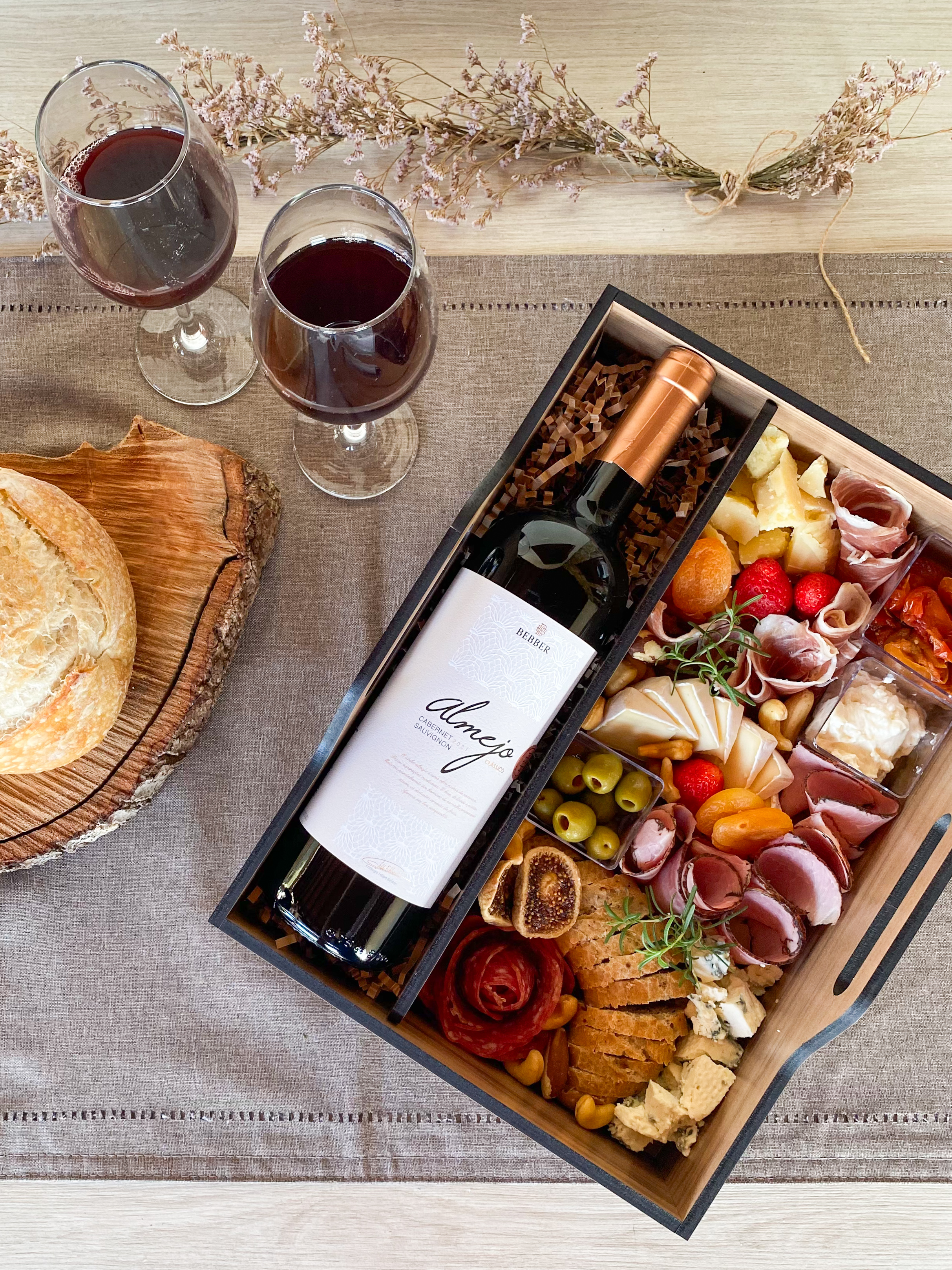 Bandeja Happy Hour, com vinho